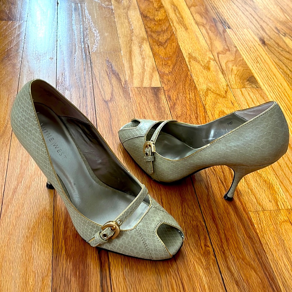Nine West Peep Toe Snake Skin Print Pumps